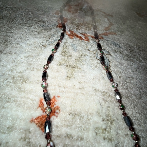 Elegant Black and Gold Magnet Hermatite Beaded Necklace - Picture 3 of 5